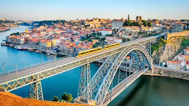 Découvrez la cathédral de Porto