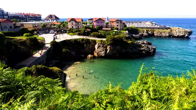 Gusta la miglior gastronomia asturiana in riva al mare a Llanes