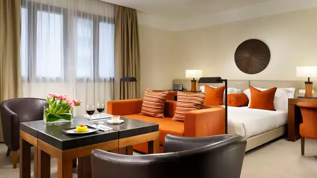 Soggiorno in un raffinato ed elegante hotel a Milano in Junior Suite e con check out tardivo