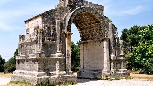Découverte du Site Archéologique de Glanum et séjour à Saint-Rémy-de-Provence