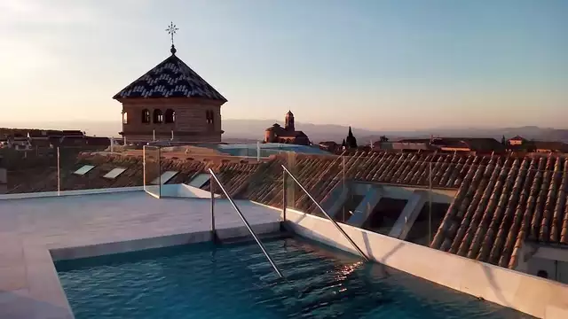 Date el lujo de dormir en la Suite de un Palacio 5* con bañera de hidromasaje privada y acceso a spa