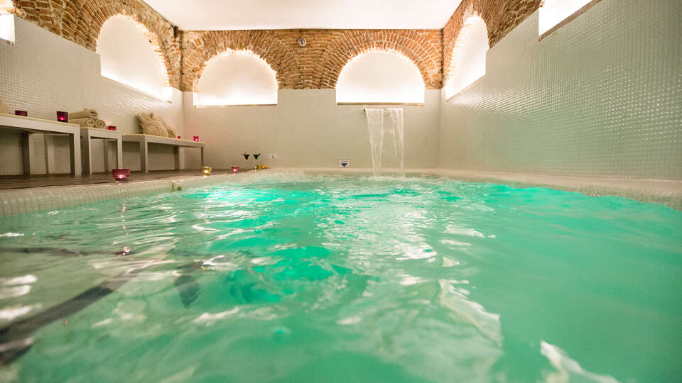 San Valentin habitacion deluxe cena spa masaje y mucho mas en la Puerta de Alcala