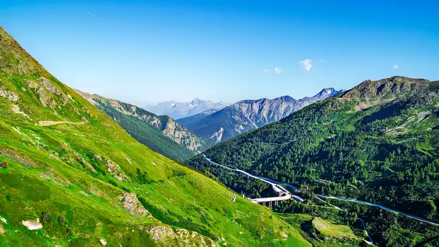 Tra le montagne valdostane ai piedi del Monte Bianco