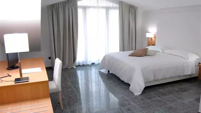 Soggiorno di lusso vicino Salerno in hotel 4* in camera deluxe