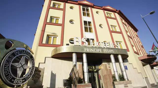 Offre à Grenade. Profitez d'une expérience dans les bains arabes avec un massage relaxant inclus