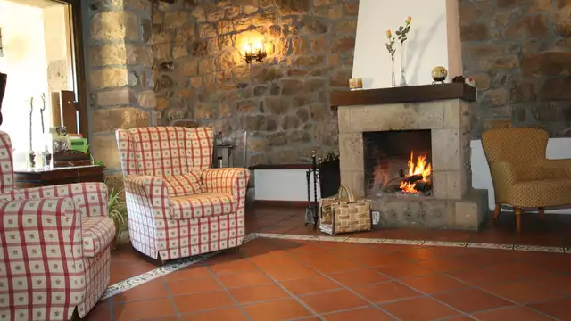 Escapada con encanto en la naturaleza Cántabra con botella de vino de regalo