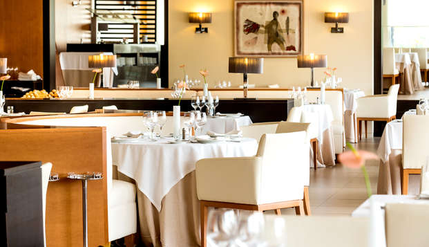 Escapada en media pensión y botella de cava en un resort 5* en Lloret de Mar (desde 2 noches)