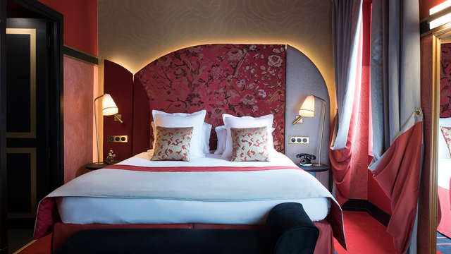 ¡Estancia en París en una habitación Deluxe con champán!