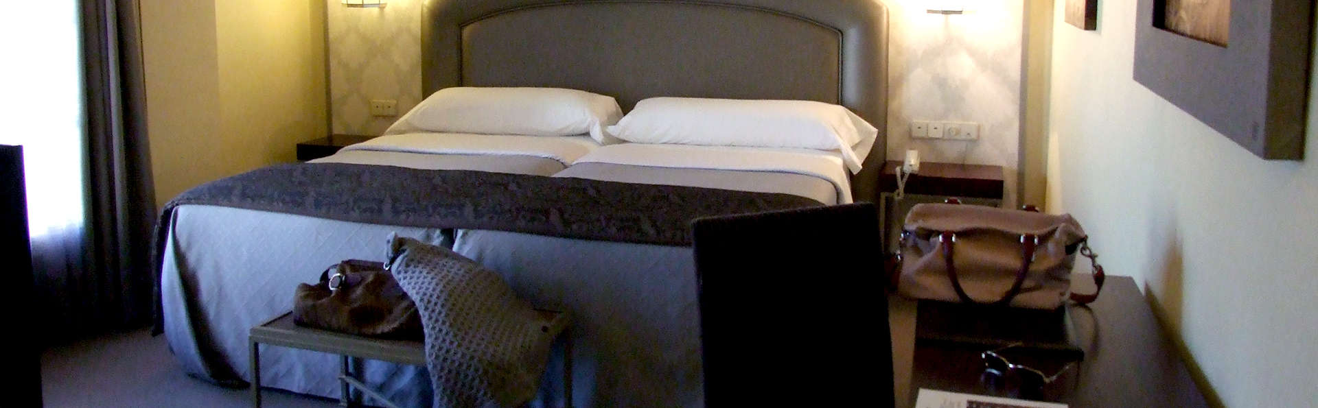 Hotel Macià Alfaros - Edit_Room.jpg