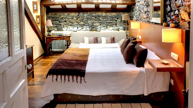 Escapada Romántica con botella de sidra y bombones en el corazón de Asturias