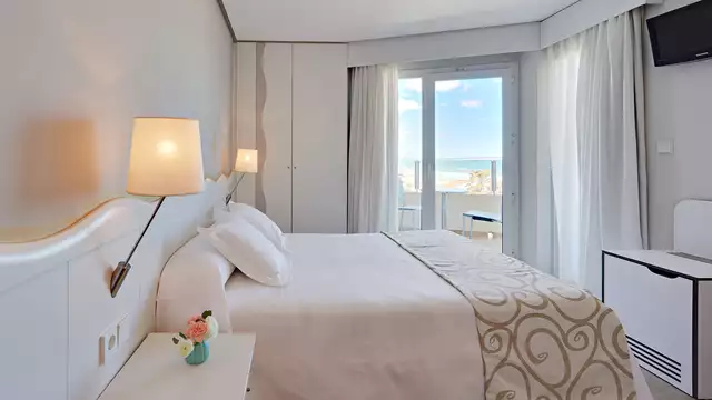 Escapada romántica con cena para dos y jacuzzi privado con vistas panorámicas