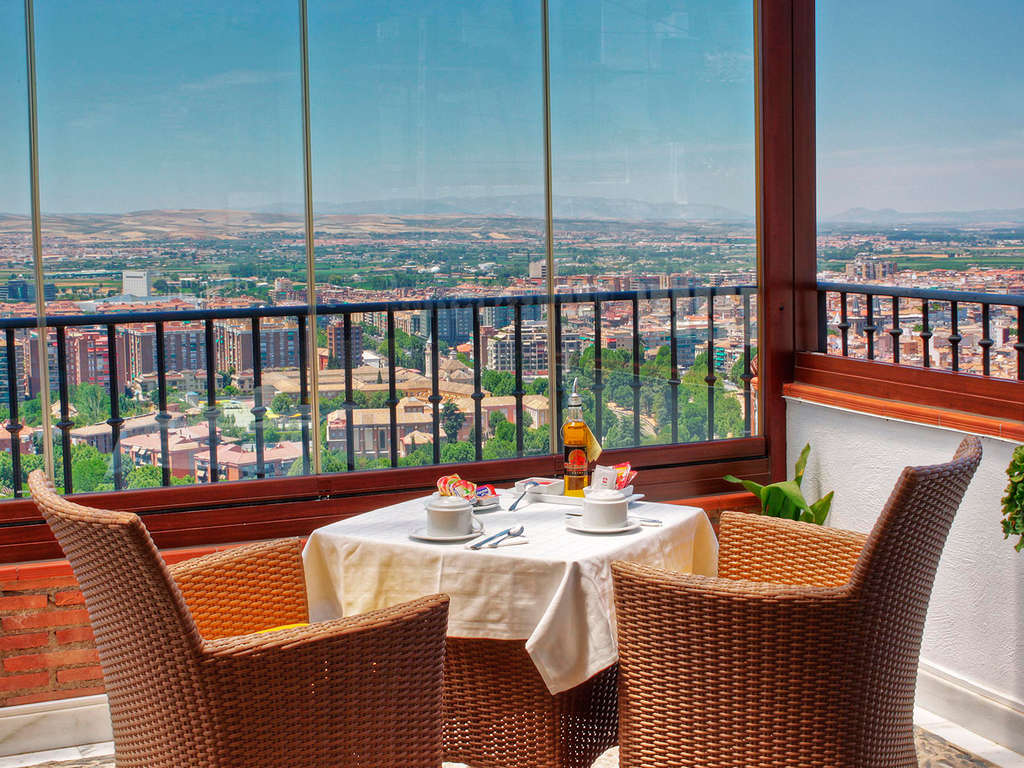 Escapade à Grenade : cocktail sur la terrasse avec une vue incroyable - 1