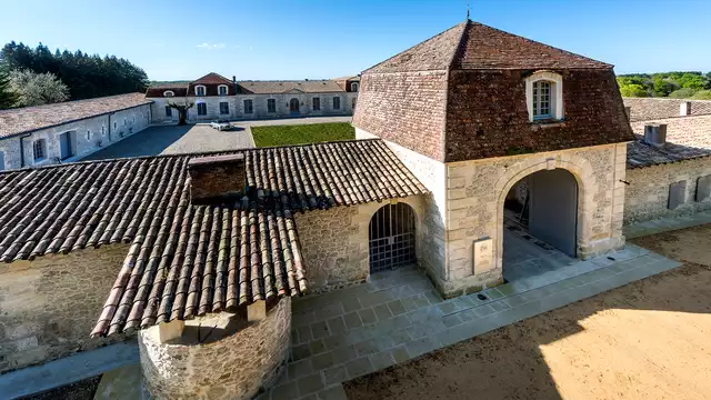 Descubre cómo vivían los nobles en un lugar mágico con cena incluida