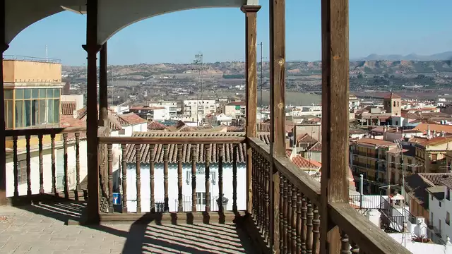 Gastronomía andaluza en el corazón de Guadix: alojamiento con desayuno y cena incluidos