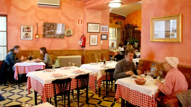 Descubre Santa Coloma de Farners en un acogedor hotel y cena típica catalana