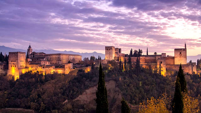 Escapada en el corazón de Granada, en la puerta de entrada al Albaicín