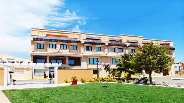 Escapada romántica en suite con bañera de hidromasaje y cena degustación en Hellín