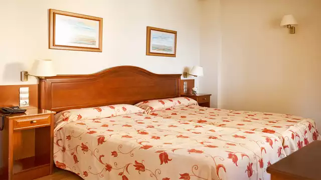 Escapada familiar en dos habitaciones comunicadas con desayuno incluido y parking gratis