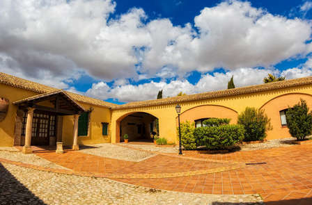 Week-end avec dîner et  cadeau de bienvenue  sur la route de Don Quichotte ( à partir de  2 nuits)