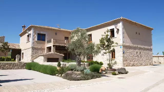 Escapada rural con cata de vinos y degustación de productos de la tierra