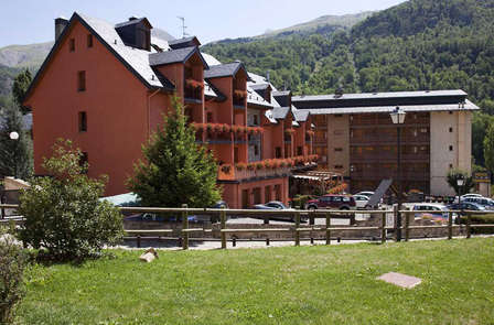 Week-end romantique et rural avec bouteille de cava et chocolats à Panticosa (à partir de 2 nuits)