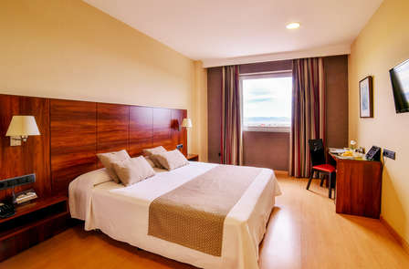 Escapade à 15 minutes de Lorca avec bouteille de cava, parking et petit-déjeuner inclus