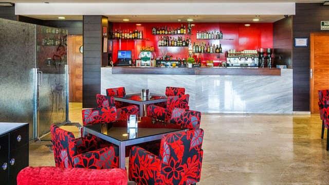 Escapada con botella de cava, parking y desayuno incluido a 15 minutos de Lorca