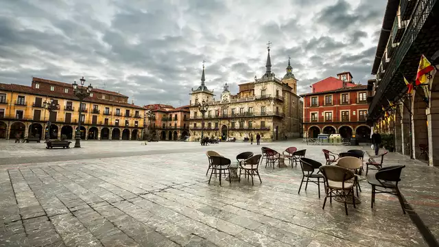 Comparte una botella de cava con tu pareja en la antigua Ponferrada