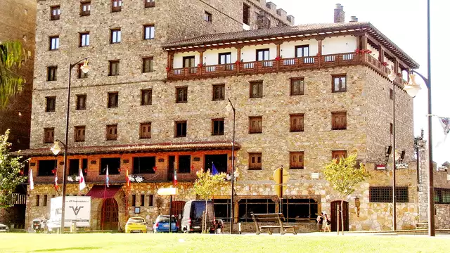 Descubre el pasado medieval de Ponferrada y sus sabores típicos