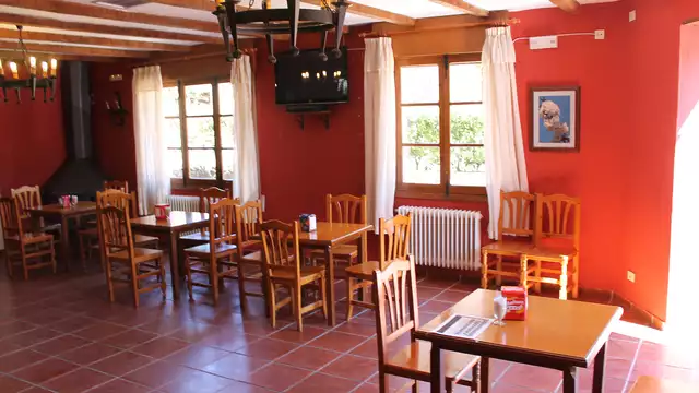 Descubre la naturaleza en pleno corazon del Valle del Jerte en hotel rural con botella de vino