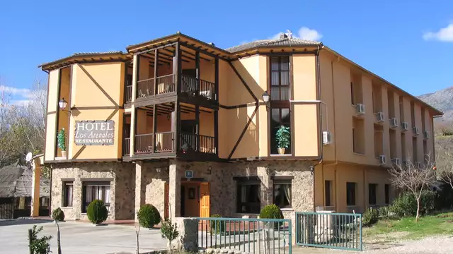 Descubre la naturaleza en pleno corazon del Valle del Jerte en hotel rural con botella de vino
