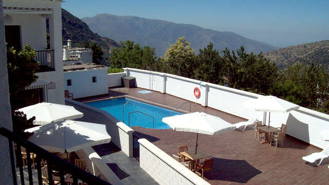 Naturaleza y gastronomía: escapada en pensión completa en la Alpujarra granadina