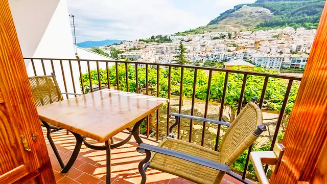 Fuga in mezza pensione in villa andalusa con vista sulla Sierra de Cazorla
