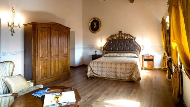 Soggiorno in camera Deluxe a Colle di Val d'Elsa con degustazione e pranzo