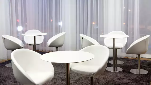 Escapada en pareja con desayuno y salida tardía en un exclusivo hotel de Madrid