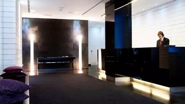 Escapada en pareja con desayuno y salida tardía en un exclusivo hotel de Madrid
