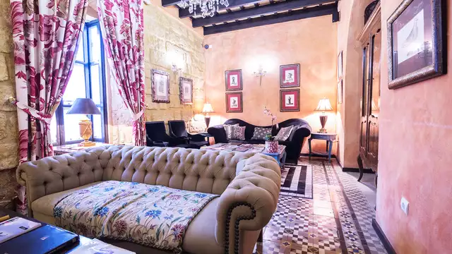 Escapada Romántica en habitación superior en el centro histórico de Osuna