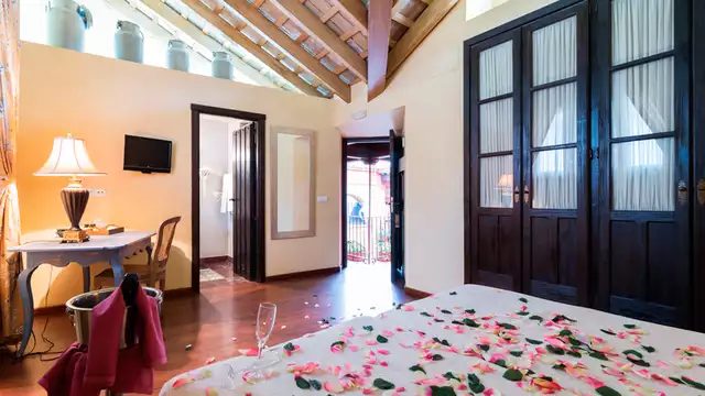 Escapada Romántica en habitación superior en el centro histórico de Osuna