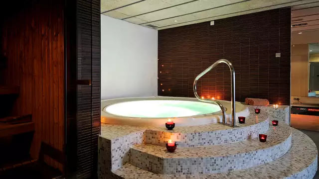 Détendez-vous à Salou avec petit-déjeuner et spa