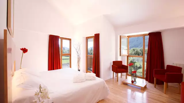Escapada a la montaña con cena y acceso al spa en el pirineo aragonés