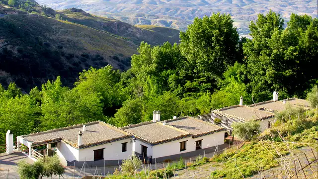 Escapada relax en la naturaleza de la Alpujarra con desayuno y spa desde noches