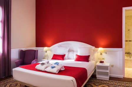 Alójate en habitación superior en el Balneario Vichy Catalán