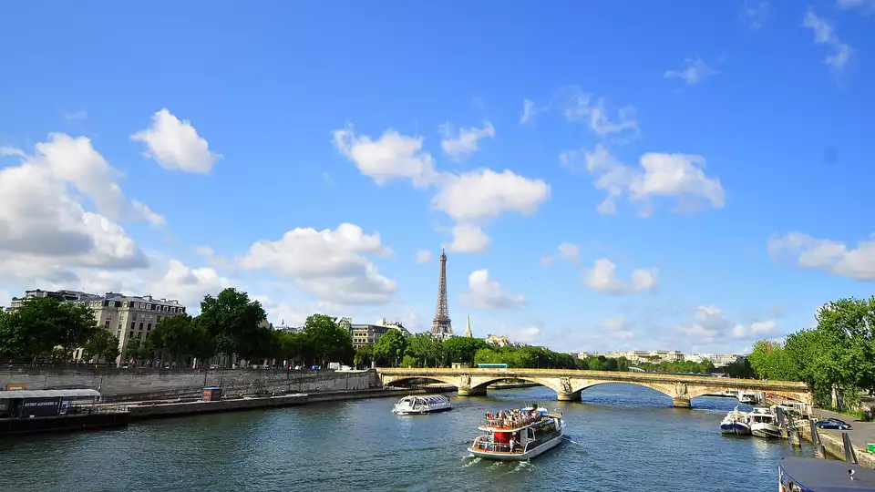 Descubre Paris a traves de un paseo por el Sena