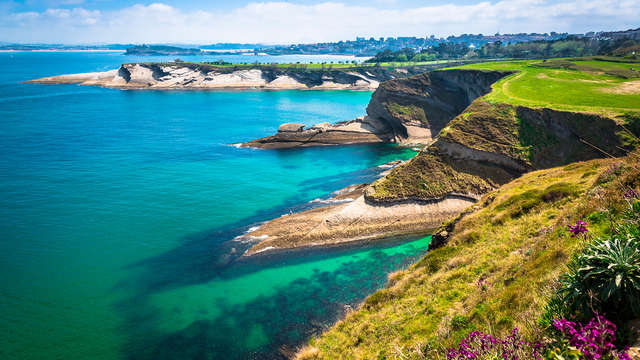 Escapada con Cena y entradas al Parque de la naturaleza de Cabárceno cerca de Santander