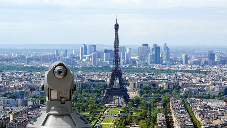 Vista panoramica de Paris en un hotel de estrellas