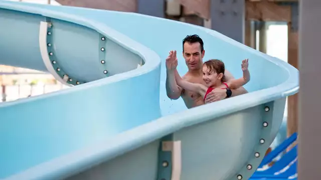 Escapada en familia con entradas a Aquaboulevard