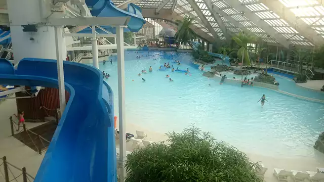 Escapade familiale avec entrée 1 jour au parc Aquaboulevard Paris