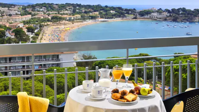 Descubre S'Agaró con media pensión y enamórate de la Costa Brava