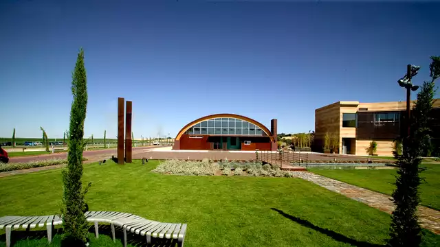 Escapada en un hotel vanguardista con degustación de vinos y pinchos en Ciudad Real