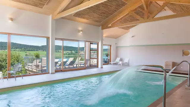 Relax, spa e viste indimenticabili sulle rive di un lago a Malbuisson